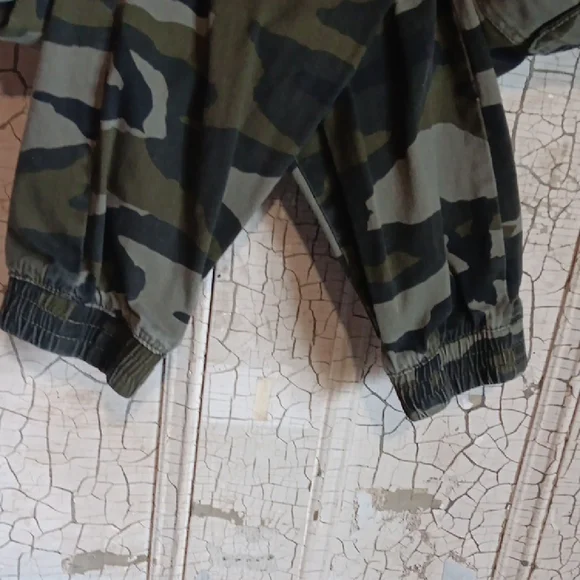 Ecko Unlimited Green Camo Cargo Pants - Picture 6 of 6